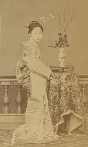 [Femme japonaise debout] - Unknown artist