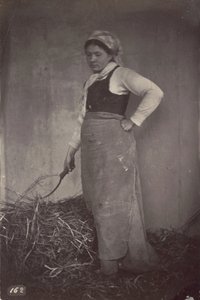 [Femme debout avec une faux] - Unknown artist