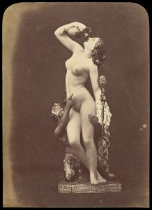 [Statue de femme et de satyre] - Unknown artist