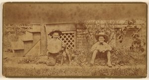 [Deux garçons assis par terre avec un chien] - Unknown artist