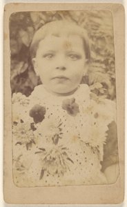 [Petite fille non identifiée portant une robe à fleurs] - Unknown artist