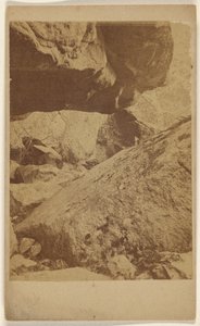 [Vue non identifiée de gros rochers]. - Unknown artist