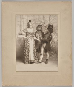 Sans titre (scène théâtrale avec 3 personnages : le chiromancien)
