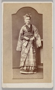 Sans titre (femme blanche en kimono japonais avec un éventail) - Unknown artist