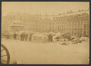 [La colonne Vendôme en ruine]