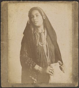 [Jeune femme voilée] - Unknown artist