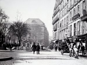 Une rue de Paris avec le théâtre de l