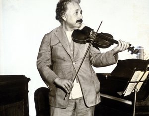 Albert Einstein jouant du violon, c.1932 (photo n/b) - Unknown photographer