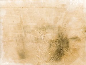Photographies de reconnaissance aérienne britannique enregistrant les positions des tranchées sur le front occidental pendant la Première Guerre mondiale - Unknown photographer