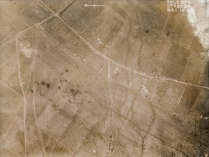 Photographies de reconnaissance aérienne britannique enregistrant les positions des tranchées sur le front occidental pendant la Première Guerre mondiale - Unknown photographer
