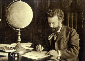 Camille Flammarion à sa table de travail - Unknown photographer