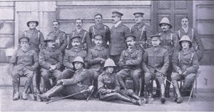 Col Owen, Major Boole-Smith et les autres officiers des Dragoon Guards, d