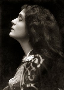 Eleonora Duse - portrait profile - Unknown photographer