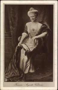 Impératrice Auguste Viktoria en couronne et fourrure - Unknown photographer