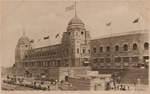 Entrée du stade, Exposition sur l