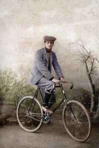 Fernand Ochse à bicyclette, France, vers 1920 (photo) - Unknown photographer