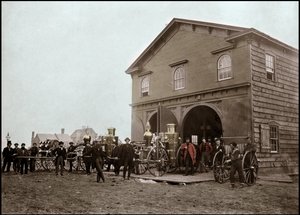 Brigade de pompiers posant devant la caserne, Alexandrie. Virginie, États-Unis. 1863. Photographie - Unknown photographer