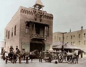 Brigade de pompiers posant devant la caserne, Los Angeles. Californie, USA. 1887. Photographie - Unknown photographer