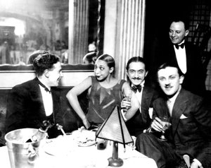 Joséphine Baker avec Georges Simenon et son fiancé Giuseppe Abatino, Restaurant Chez Joséphine, vers 1928 - Unknown photographer