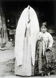 Femme coréenne et jeune fille - Unknown photographer