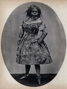 Les Monstres, la femme chien. Photographie, fin 19e siècle, Paris. Coll. Selva. - Unknown photographer