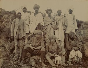 Lieutenant S Edwardes avec son chien Biddy, vers 1895 - Unknown