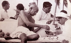 Mahatma Gandhi - Unknown photographer