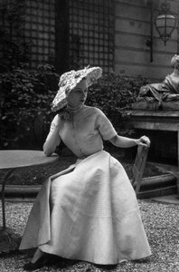 Mode Dior en 1948 : Robe "New Look" de Christian Dior (photo) - Unknown photographer