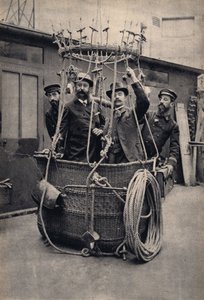 Mise en scène photographique avec une montgolfière. Photographie, fin du 19ème siècle, Paris. Coll. Selva. - Unknown photographer