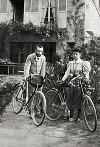Pierre et Marie Curie dans leur jardin - Unknown photographer