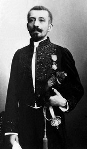 Portrait de Pierre Loti (1850-1923), romancier et officier de la Marine française, en costume académique - Unknown photographer
