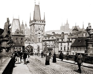 Prague. Pont Charles et la tour de la vieille ville. vers 1890 - Unknown photographer