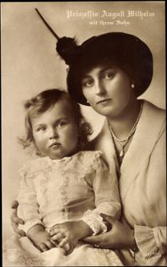 Princesse August Wilhelm avec son fils
