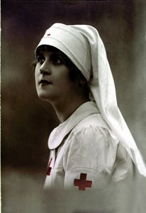 Infirmière de la Croix-Rouge, Première Guerre mondiale - Unknown photographer