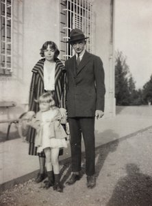 Trois membres de la famille Torrigiani à la villa de Vico d