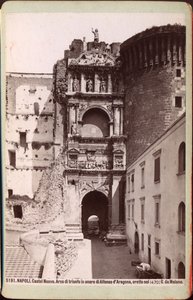 Arc de triomphe du Castel Nuovo, Naples, vers 1880 (photographie) - Unknown photographer