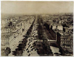 Vue des Champs-Élysées depuis l