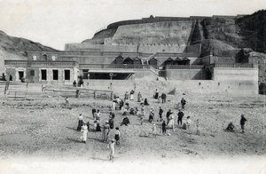 Vue de la plage de Mesnil-Val avec son casino et ses terrasses, Manche, Normandie, Carte postale du début du 20e siècle - Unknown photographer