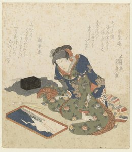 Femme faisant une peinture de sable