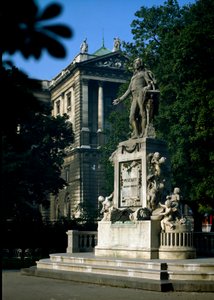 Monument en hommage au compositeur autrichien Wolfgang Amadeus Mozart (1756-1791). Sculpture de Victor Tilgner (1844-1896) 1896. Vienne, Burggarten, Autriche - Victor Tilgner