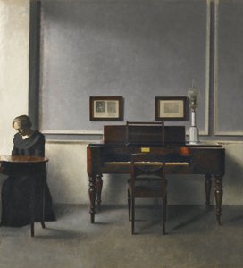 Ida dans un intérieur avec piano