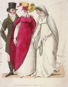 Deux femmes portant des robes de marche accompagnées d