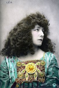Henriette Rosine Bernard alias Sarah Bernhardt (1844-1923) dans le rôle de Léa (photo)