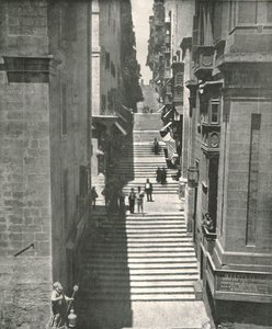 Une rue escarpée à La Valette, Malte, 1895 - W and S Ltd