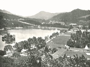 Vue depuis Lady Hortons Walk, Kandy, Ceylan, 1895 - W and S Ltd