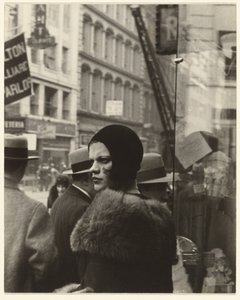 Fille dans Fulton Street, New York - Walker Evans