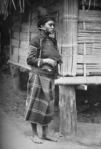 Une femme Kachin, 1902 - Watts and Skeen