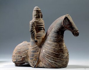 Art chinois : statuette de cavalier en armure (206 av. J.-C.-220 apr. J.-C.), période Han. Paris, Musée Cernuschi - Western Han Dynasty Chinese School