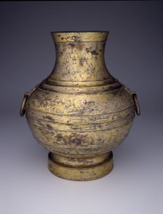 Vase de stockage (Hu ou Zhong) avec dragons entrelacés et nuages stylisés - Western Han Dynasty Chinese School