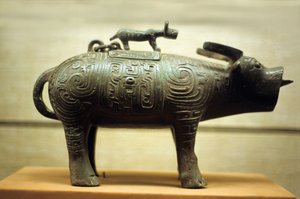 Vase à vin en forme de bœuf, surmonté d